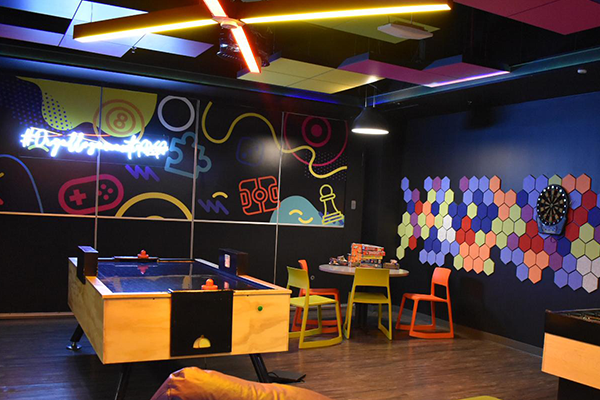 Equipo diverso trabajando juntos